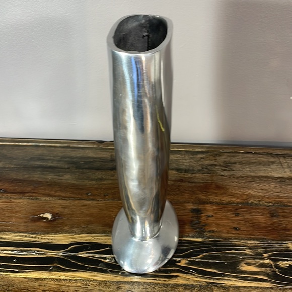 Very heavy metal vase - Picture 3 of 15